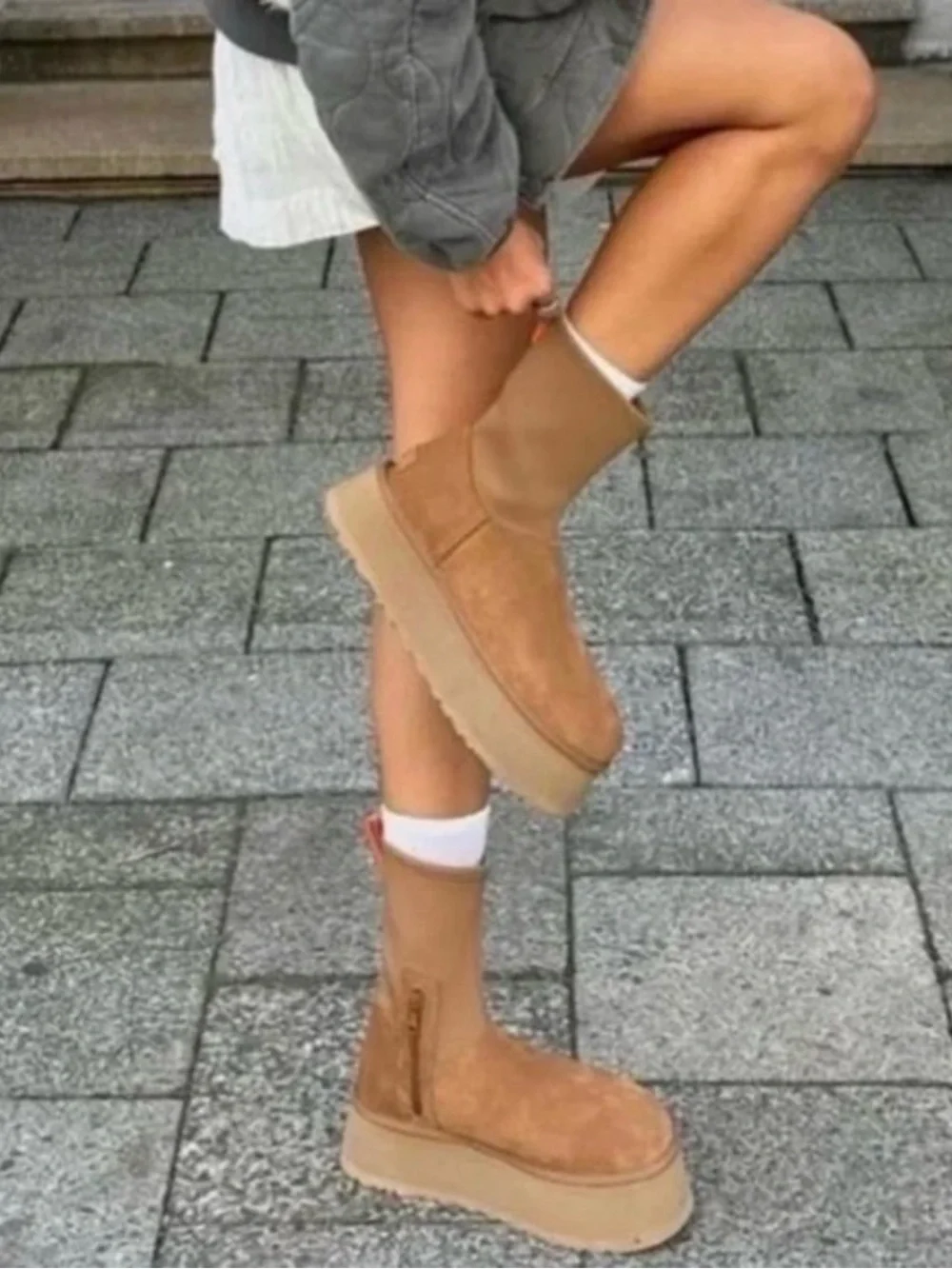 UGG Women's Dipper Platform Boot in Chestnut with Orange Pull Tab Size 8